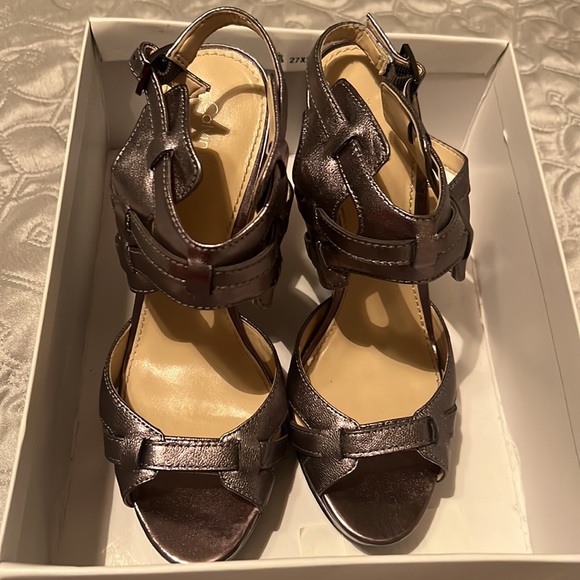 Heels - Picture 5 of 5